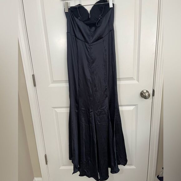 Nwt SELFIE LESLIE
BRONTE HIGH SPLIT GATHERED BUST MAXI DRESS INK - Picture 4 of 4